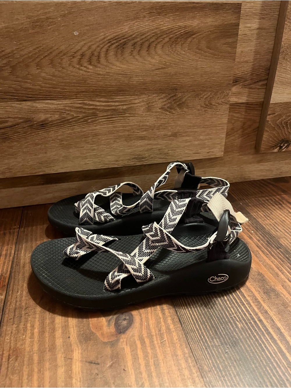 Chaco rare Z2 Black Sandals with Black & White Chevron Straps - Picture 2 of 3